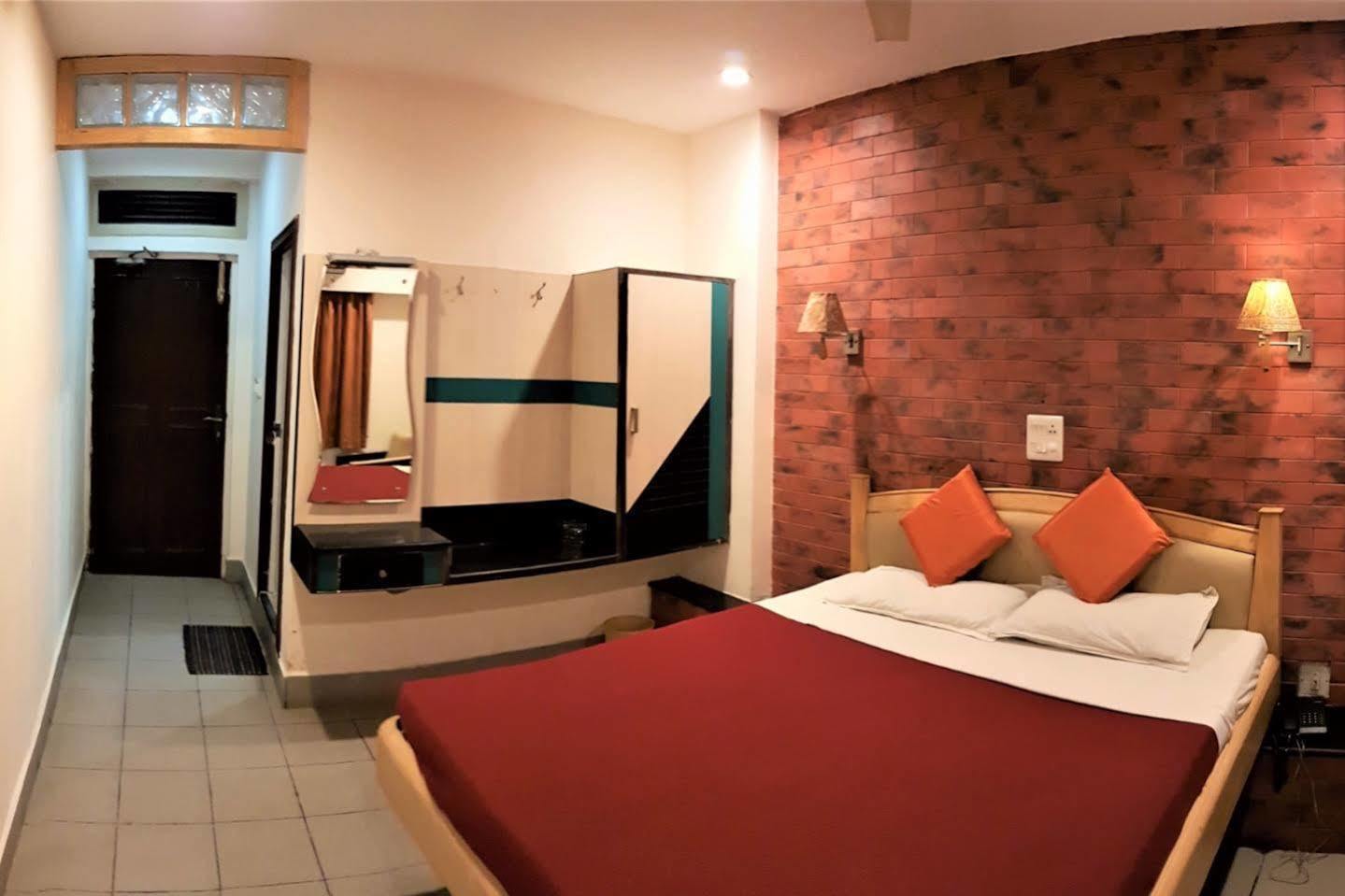 ויסאקפאטנם Fabhotel Kinnera Comforts Railway Station מראה חיצוני תמונה