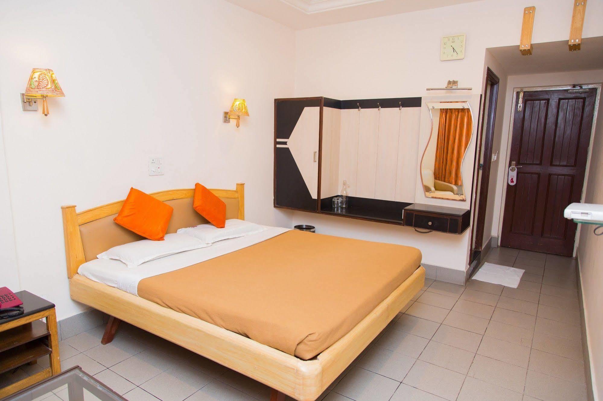 ויסאקפאטנם Fabhotel Kinnera Comforts Railway Station מראה חיצוני תמונה
