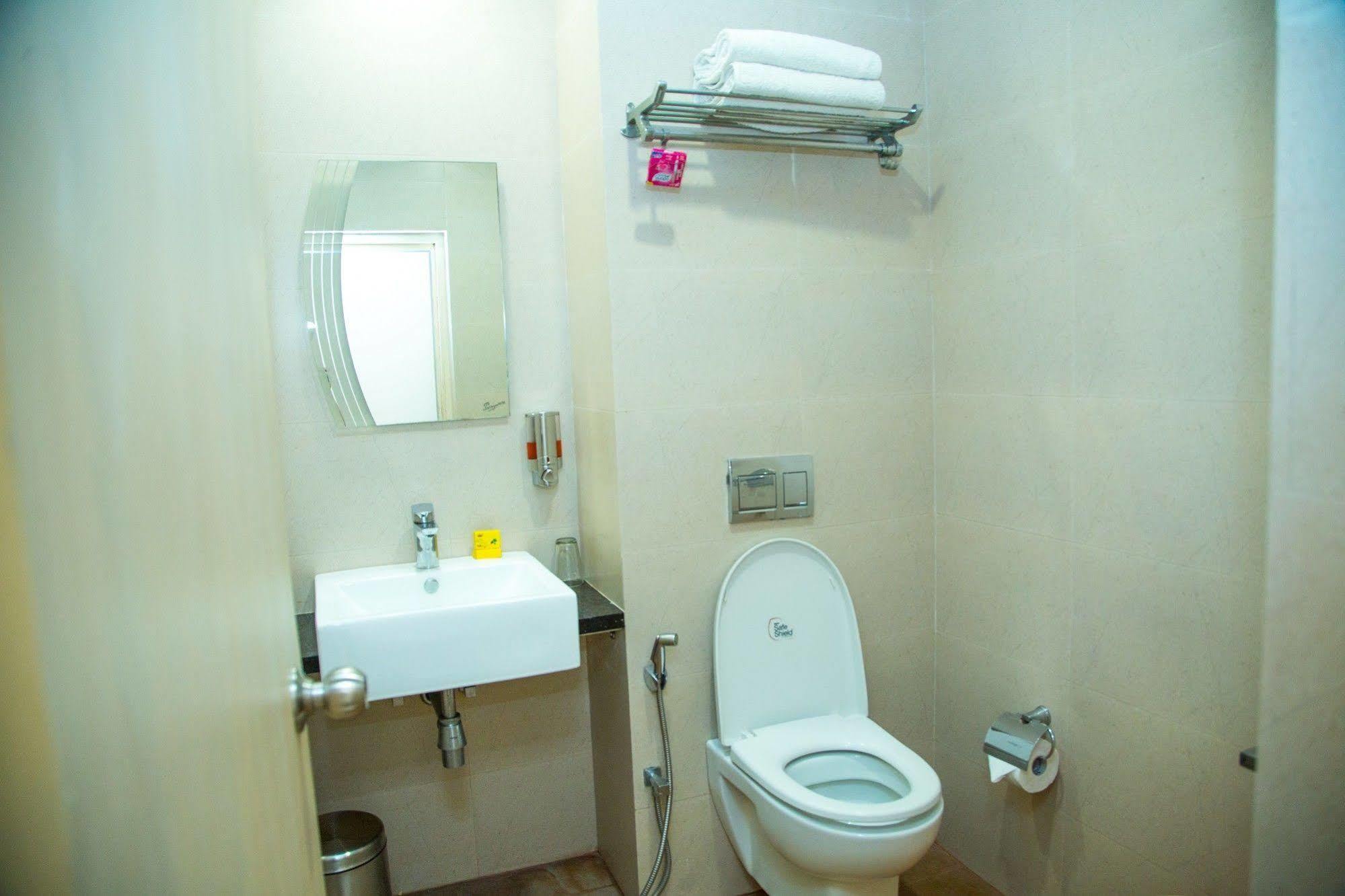 ויסאקפאטנם Fabhotel Kinnera Comforts Railway Station מראה חיצוני תמונה