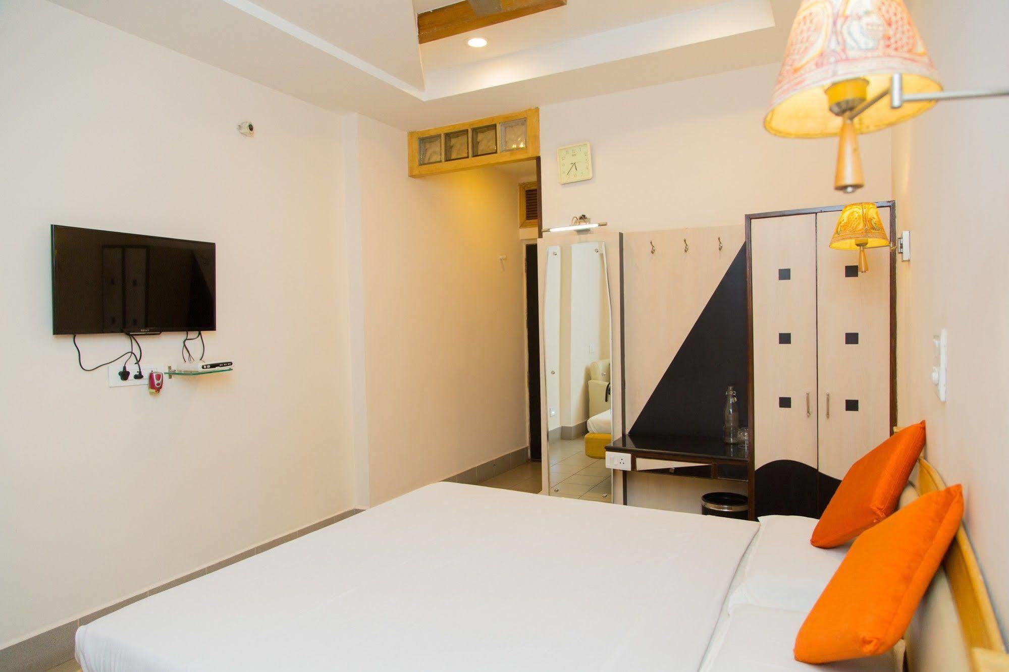 ויסאקפאטנם Fabhotel Kinnera Comforts Railway Station מראה חיצוני תמונה