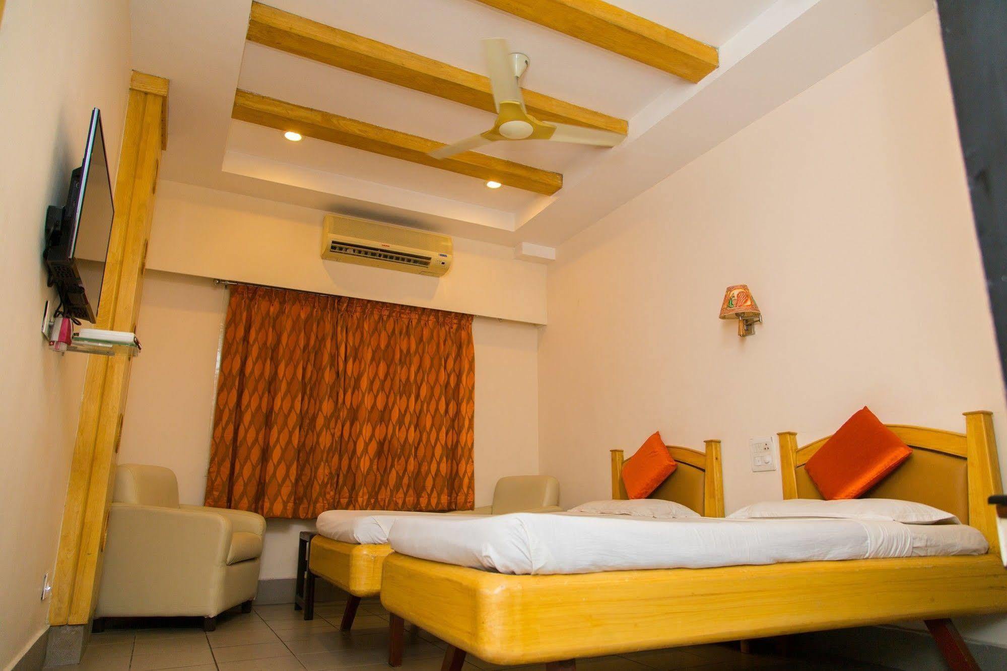 ויסאקפאטנם Fabhotel Kinnera Comforts Railway Station מראה חיצוני תמונה