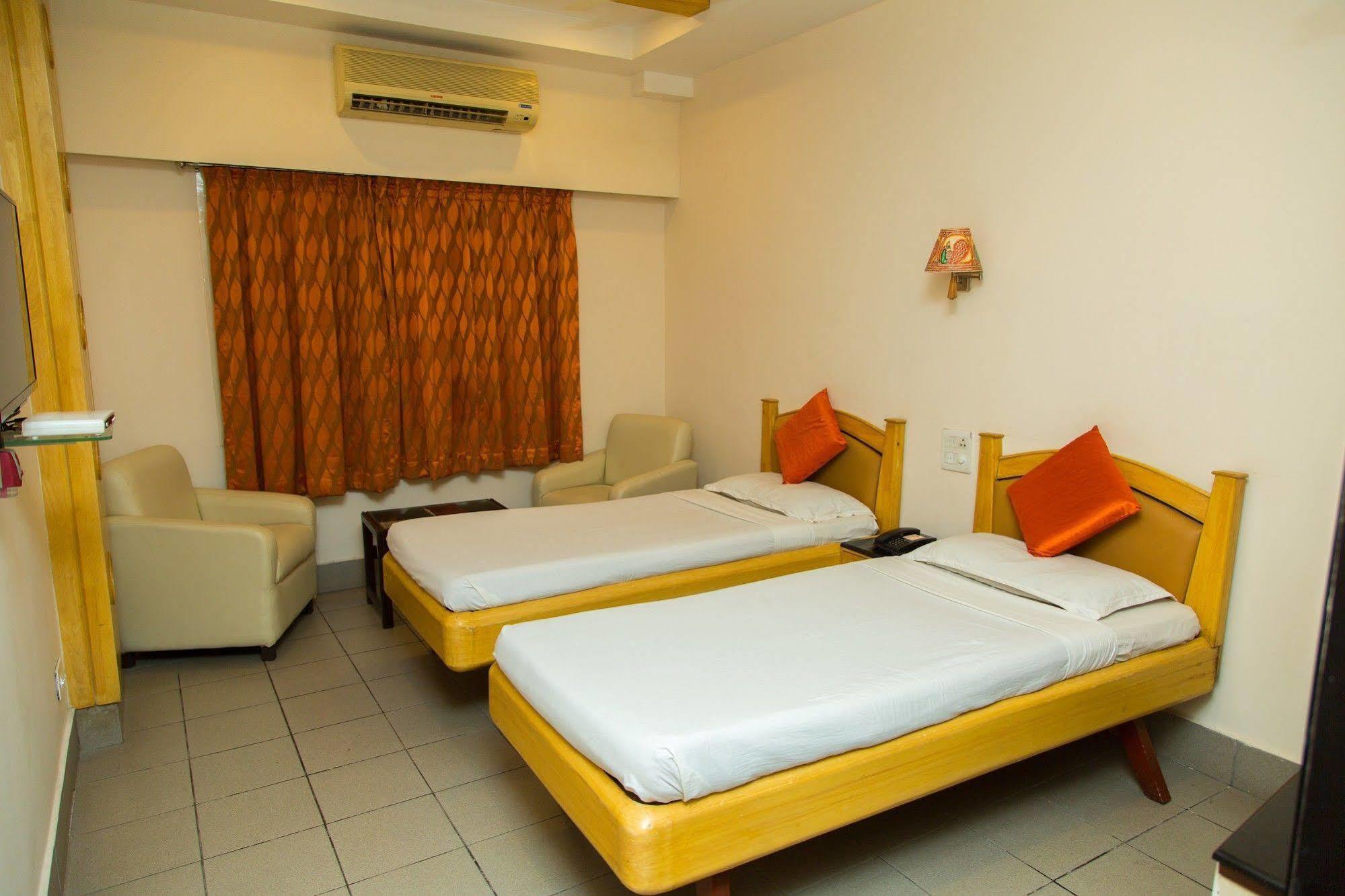 ויסאקפאטנם Fabhotel Kinnera Comforts Railway Station מראה חיצוני תמונה
