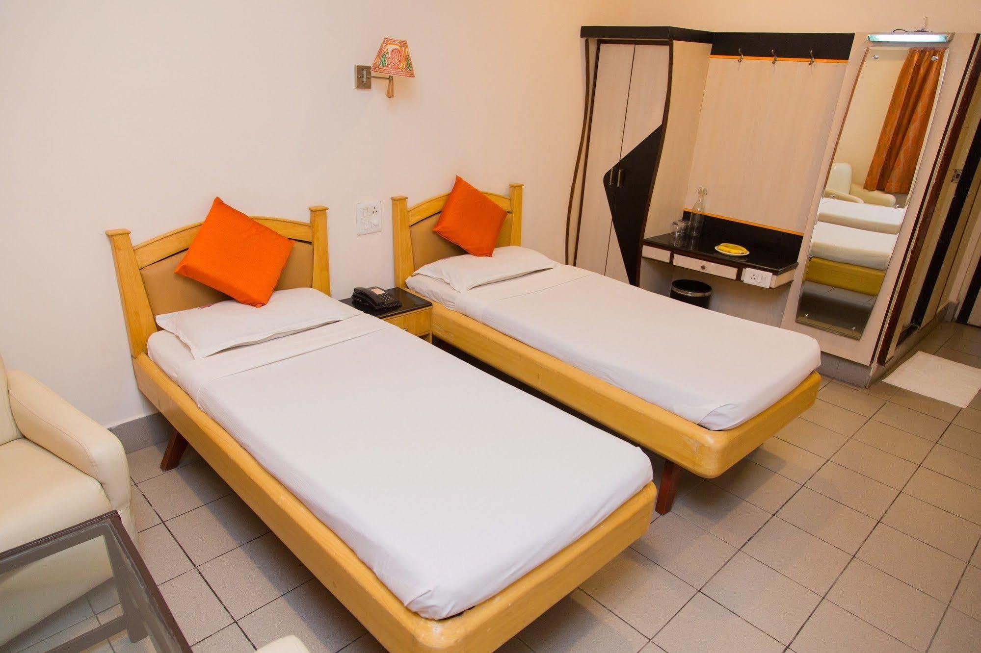 ויסאקפאטנם Fabhotel Kinnera Comforts Railway Station מראה חיצוני תמונה