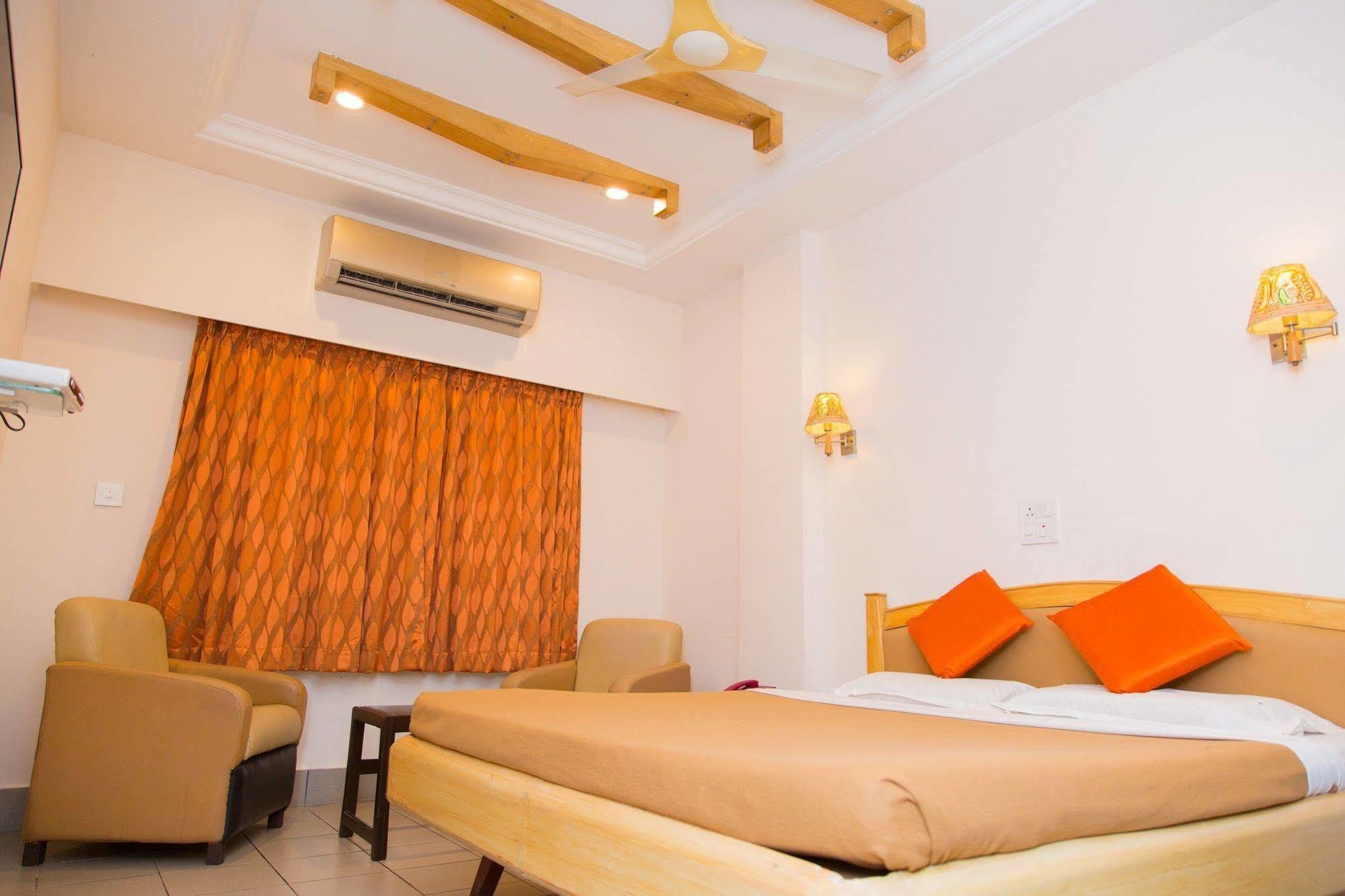 ויסאקפאטנם Fabhotel Kinnera Comforts Railway Station מראה חיצוני תמונה