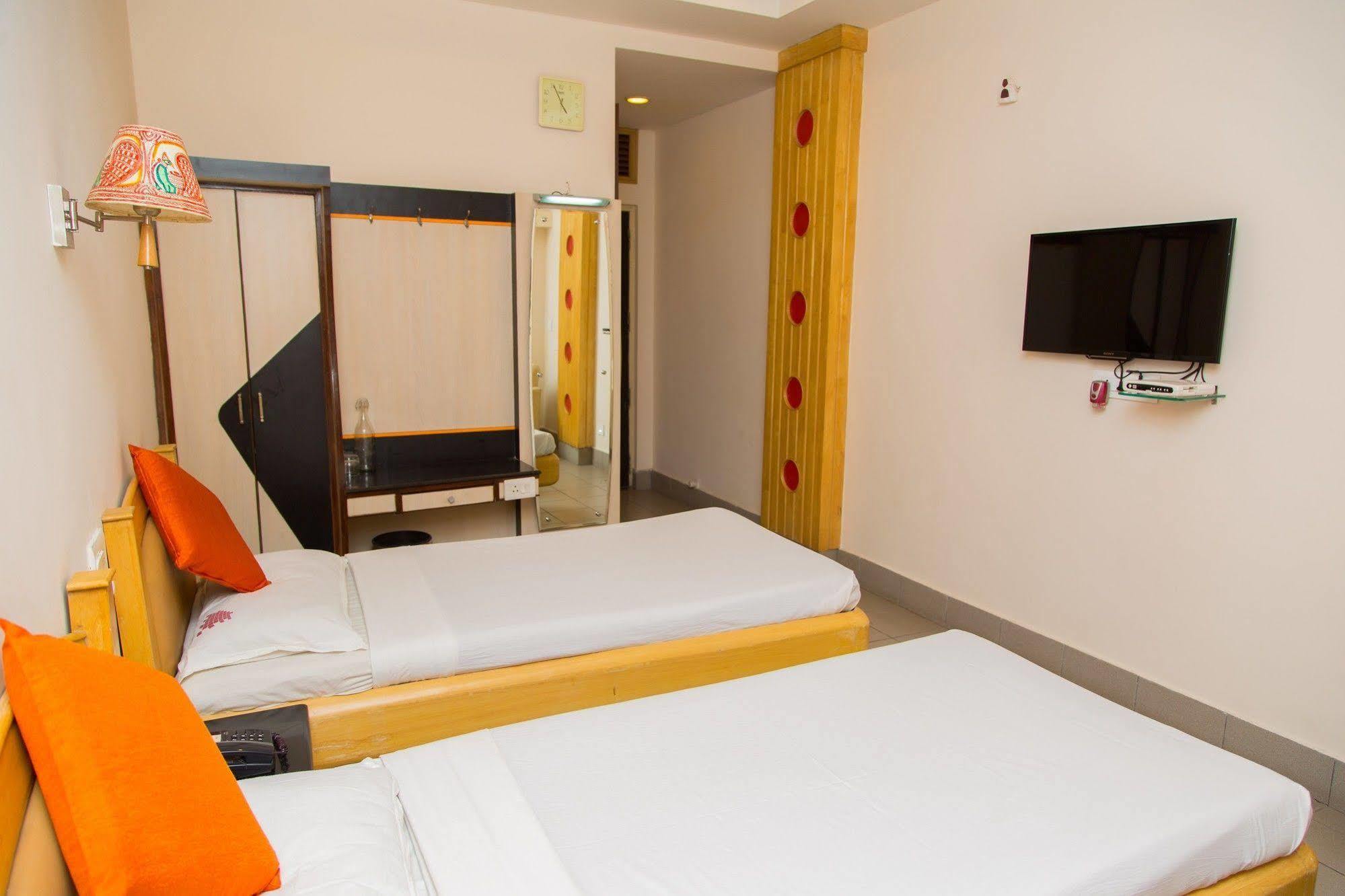 ויסאקפאטנם Fabhotel Kinnera Comforts Railway Station מראה חיצוני תמונה