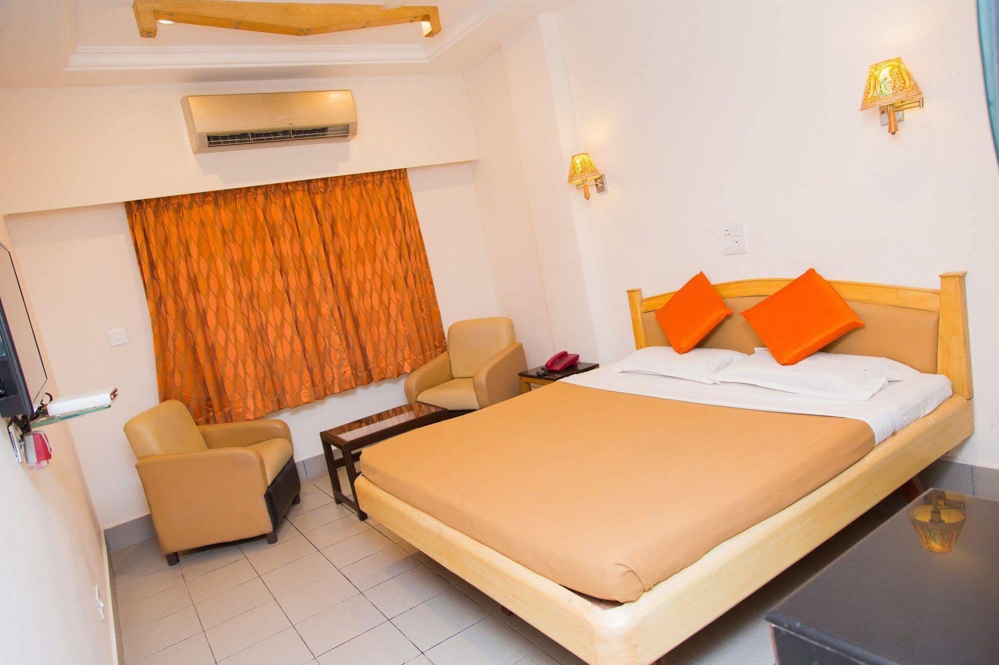ויסאקפאטנם Fabhotel Kinnera Comforts Railway Station מראה חיצוני תמונה